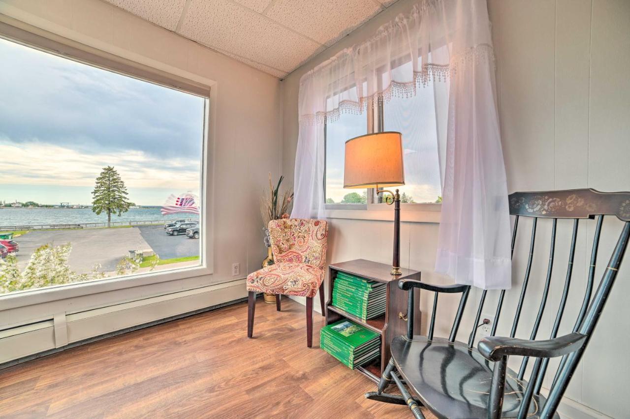 סיינט איגנס Walkable St Ignace Condo With Lake Huron Views מראה חיצוני תמונה