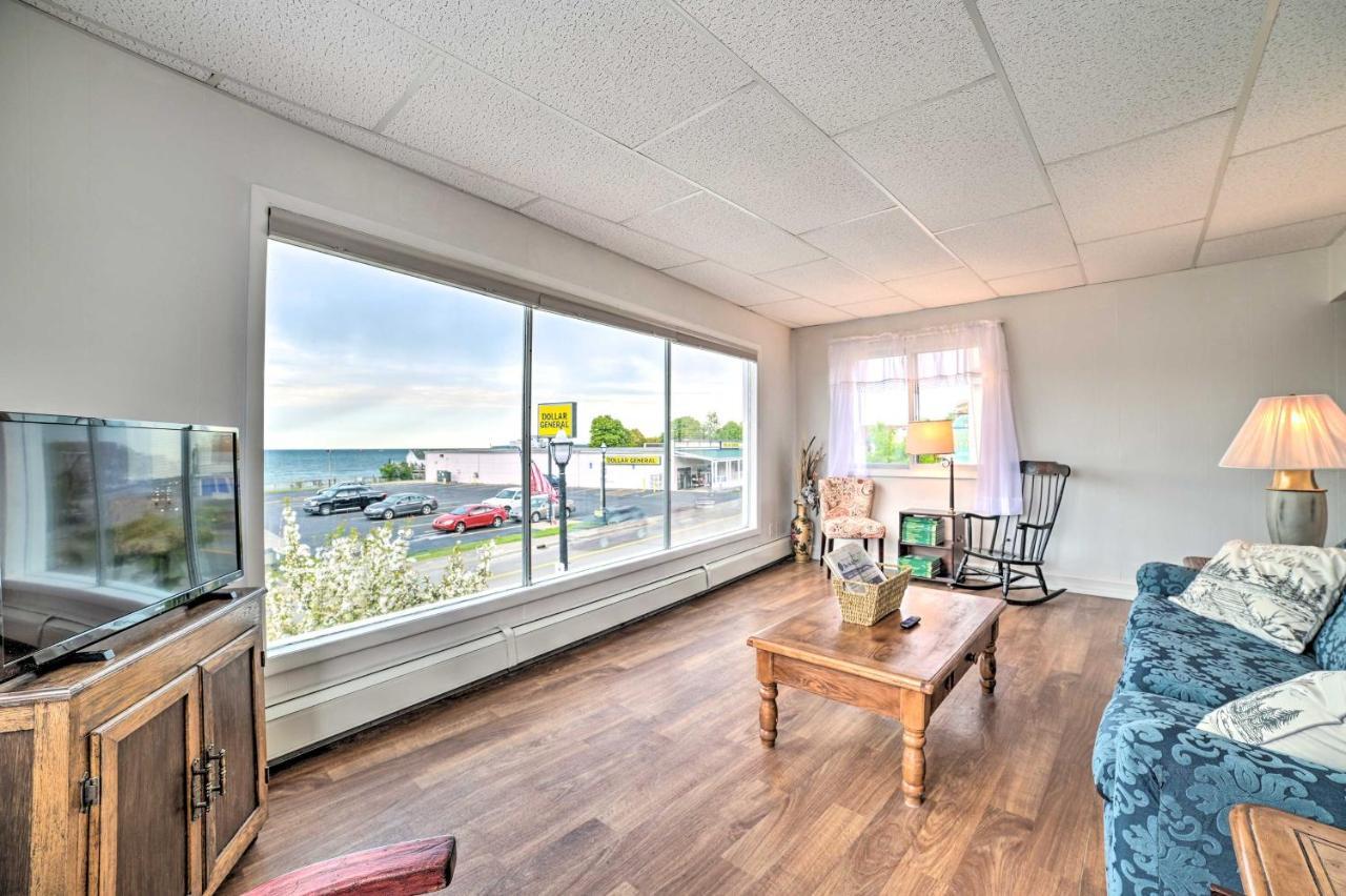 סיינט איגנס Walkable St Ignace Condo With Lake Huron Views מראה חיצוני תמונה