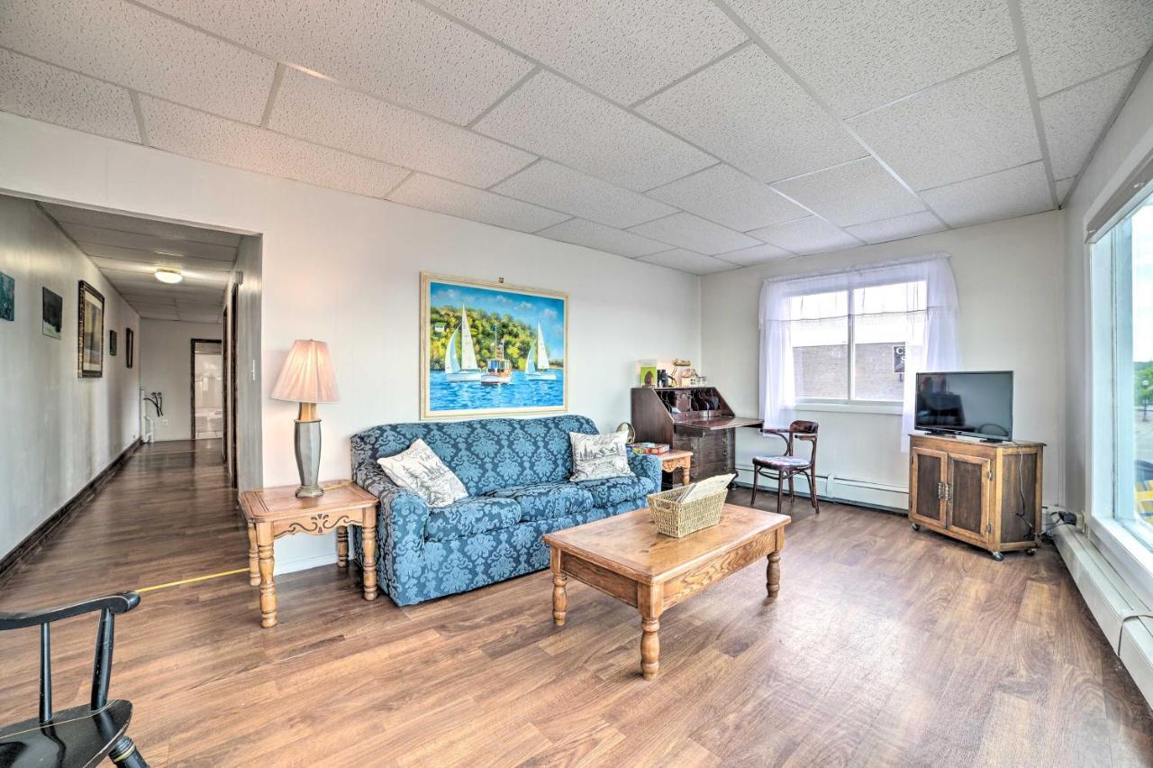 סיינט איגנס Walkable St Ignace Condo With Lake Huron Views מראה חיצוני תמונה